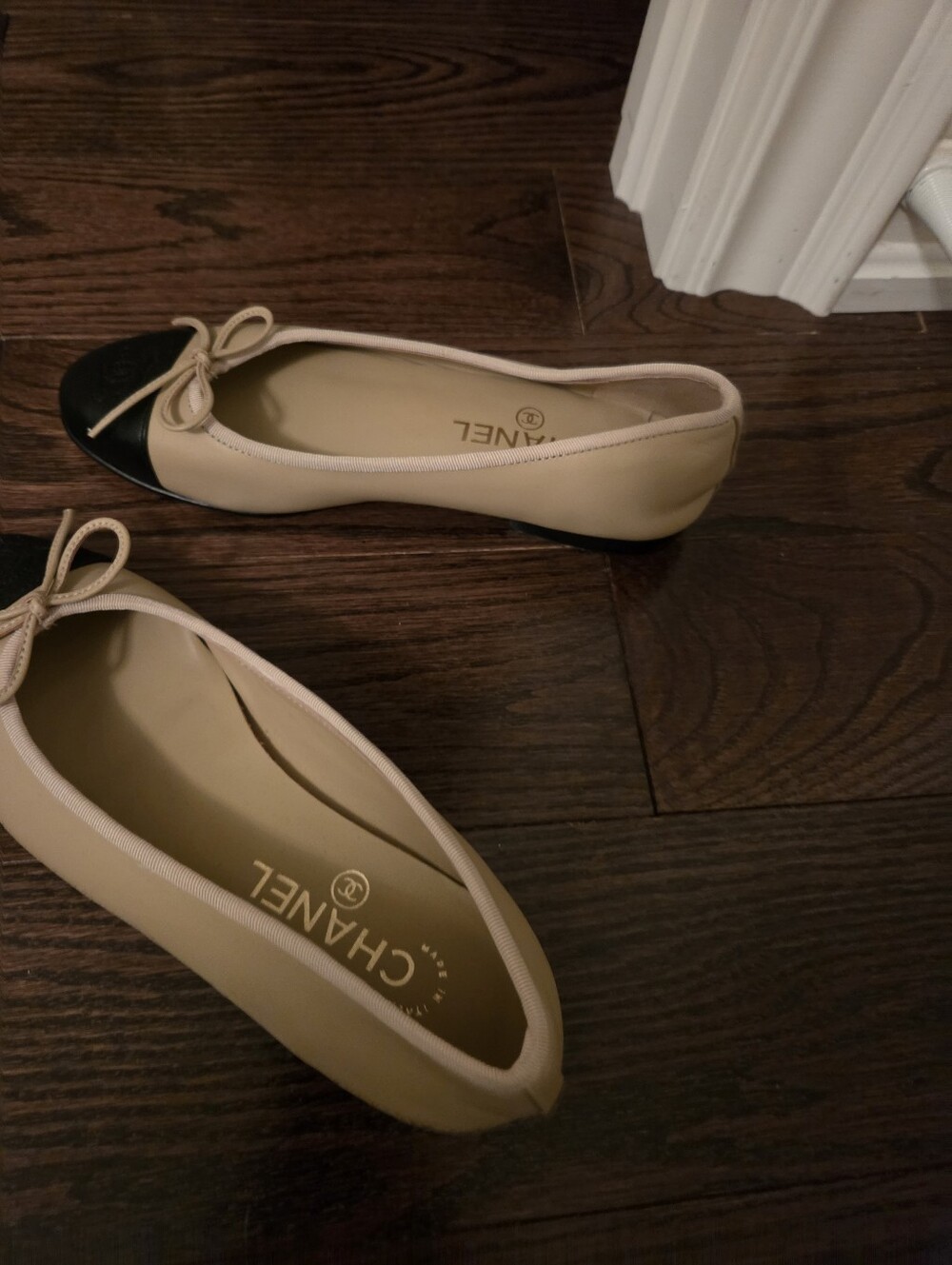 CHANEL Two-Tone Leather Cap-Toe Ballet Flats in Beige and Black - Picture 5 of 7